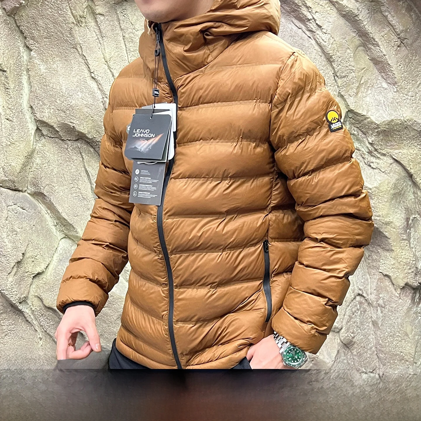 Leavo Johnson Italian Style Outdoor Capsule Traveler Anti-Cold Glued Partition Filled Hooded Men's Cotton Jacket Youth Fashio...
Leavo Johnson Italian Style Outdoor Capsule Traveler Anti-Cold Glued Partition Filled Hooded Men's Cotton Jacket Youth Fashio...