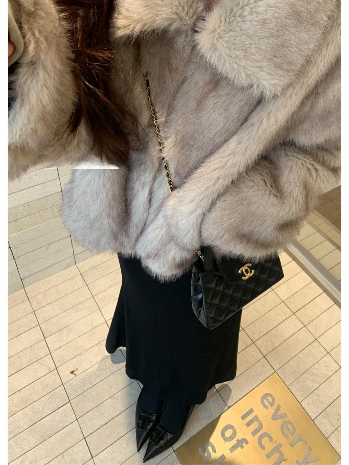 Романтичная вязаная юбка-русалка с плиссировкой, повседневная, средней длины, из полиэстера, шерсти и акрила, с завышенной талией, в исландском стиле.
Романтичная вязаная юбка-русалка с плиссировкой, повседневная, средней длины, из полиэстера, шерсти и акрила, с завышенной талией, в исландском стиле.