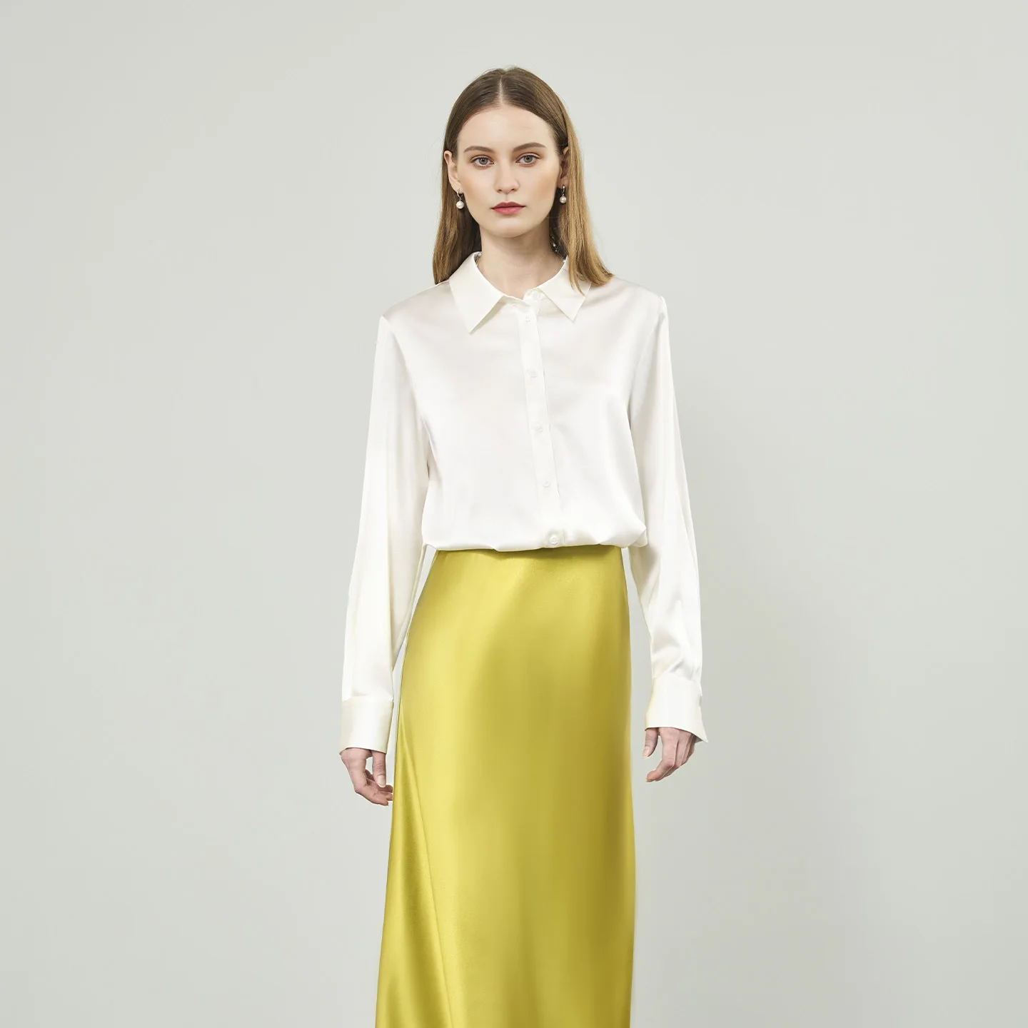 Silk Women's Skirt Elegant and Luxurious Solid Color Women's Skirt Slim Fit Oblique Cut Design Smooth Fabric 2026 Summer
Silk Women's Skirt Elegant and Luxurious Solid Color Women's Skirt Slim Fit Oblique Cut Design Smooth Fabric 2026 Summer