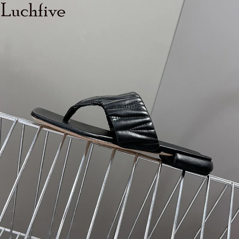 2024 Summer New Flip Flops Flat Slippers Women Real Leather Fashion Split Toe Mules Slippers Luxury Casual Beach Slippers Woman
2024 Summer New Flip Flops Flat Slippers Women Real Leather Fashion Split Toe Mules Slippers Luxury Casual Beach Slippers Woman