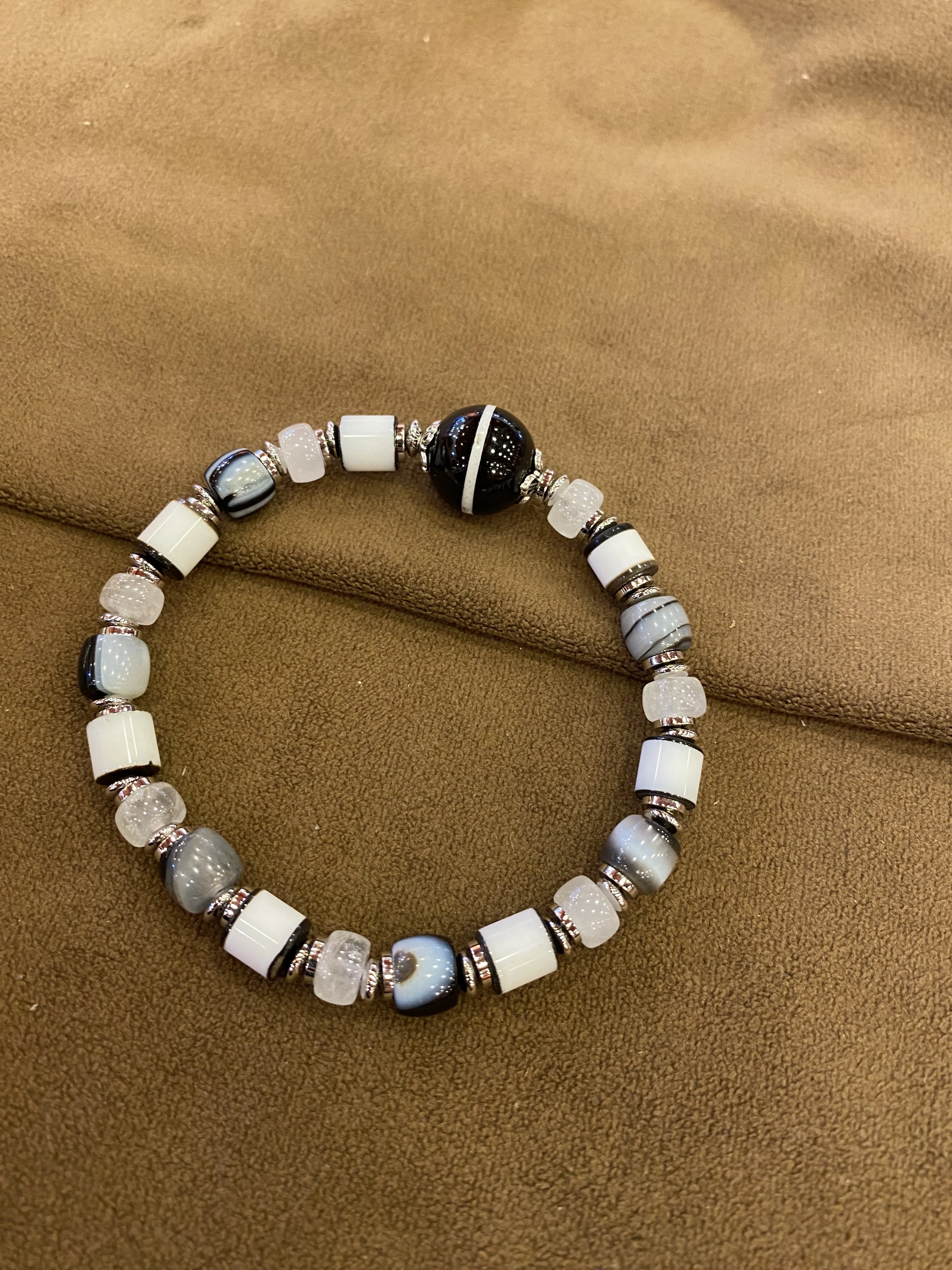 Black & White Agate Crystal Bracelet, Minimalist Single Wear
Black & White Agate Crystal Bracelet, Minimalist Single Wear