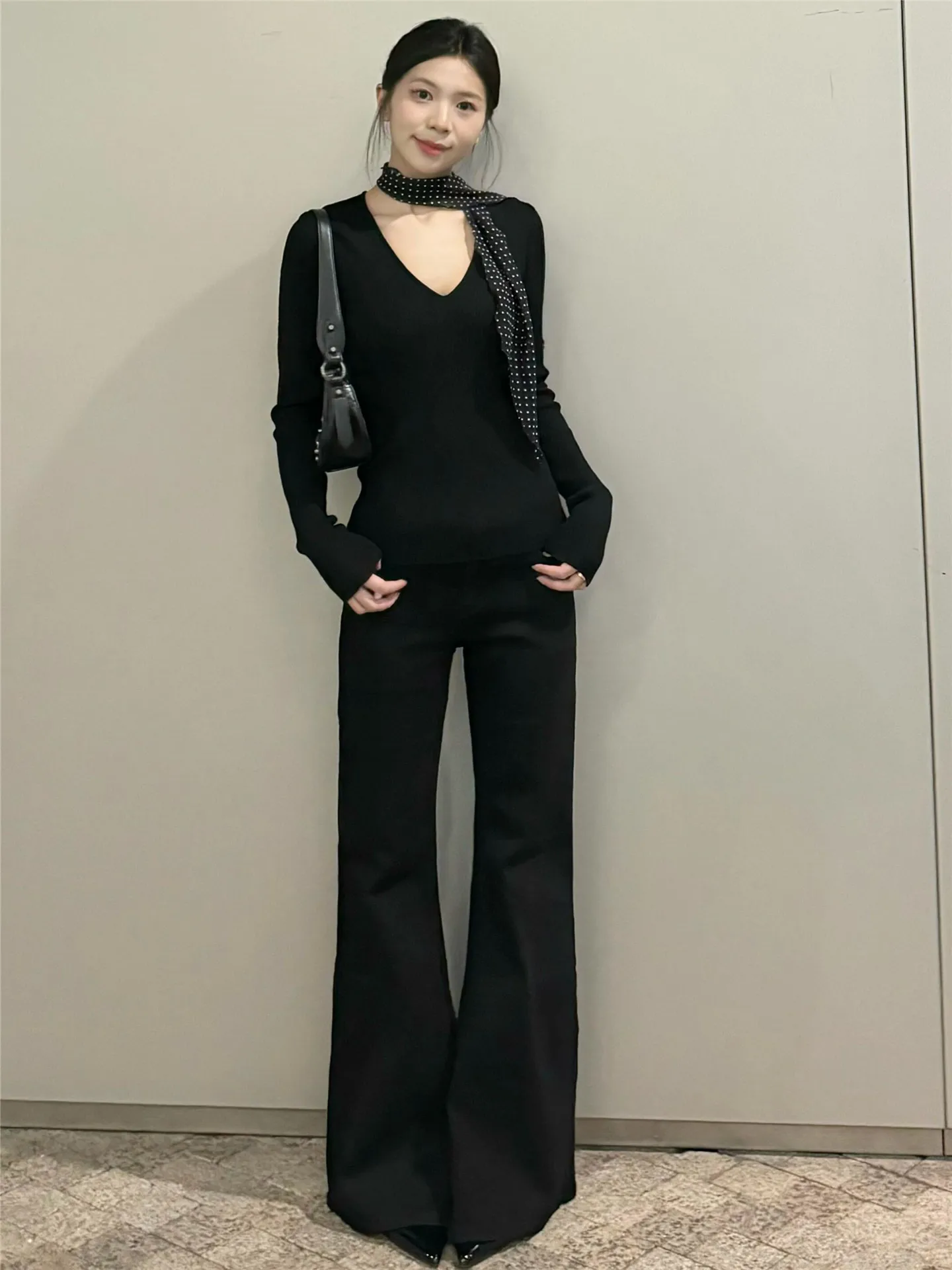 Black Bell Bottom Jeans Women's Extended Low Waist Slimming Loose Drapey Tall Floor Length Casual Cotton Blend Pants
Black Bell Bottom Jeans Women's Extended Low Waist Slimming Loose Drapey Tall Floor Length Casual Cotton Blend Pants