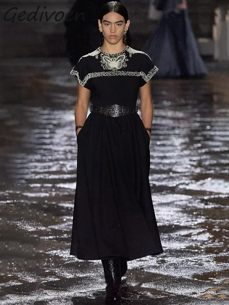 Gedivoen Summer Fashion Runway Black Vintage Dress Women's O-neck Short Sleeve Embroidery Sashes Gathered Waist Slim Long Dress
Gedivoen Summer Fashion Runway Black Vintage Dress Women's O-neck Short Sleeve Embroidery Sashes Gathered Waist Slim Long Dress