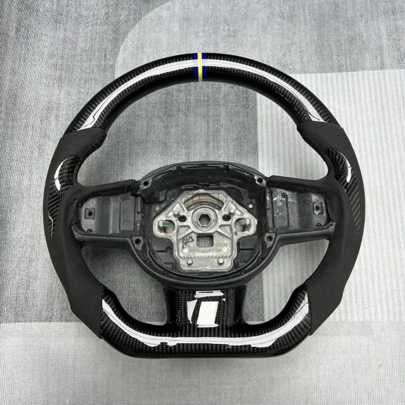 Custom carbon fiber steering wheel suitable for modification and processing of steering wheel covers in car interiors
Custom carbon fiber steering wheel suitable for modification and processing of steering wheel covers in car interiors