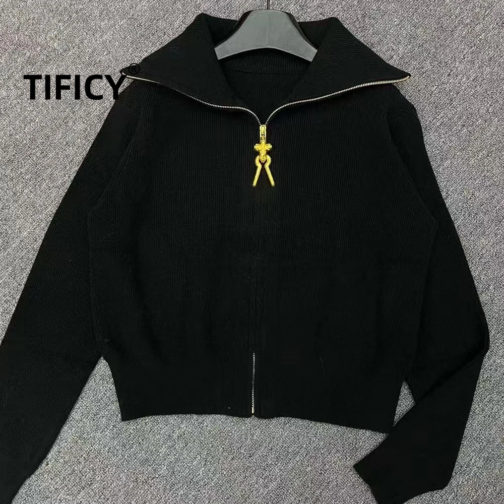 Autumn and Winter New Loose Collar Zipper Knitted Sweater Cardigan Women's Irregular Metal Buckle Versatile Sweater Jacket
Autumn and Winter New Loose Collar Zipper Knitted Sweater Cardigan Women's Irregular Metal Buckle Versatile Sweater Jacket