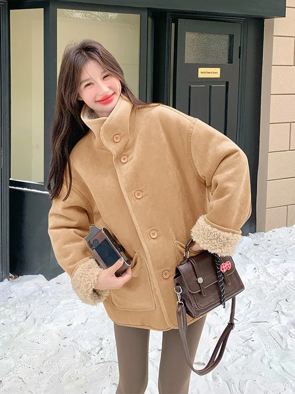 Женская двусторонняя куртка цвета хаки из овчины с замшевыми вставками, утепленная, теплая, осенне-зимняя, новая модель для повседневной носки
Женская двусторонняя куртка цвета хаки из овчины с замшевыми вставками, утепленная, теплая, осенне-зимняя, новая модель для повседневной носки