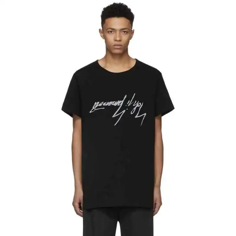 YOJI OOAK GROUND Y LOGOTEE, хлопковая футболка с короткими рукавами и круглым вырезом с принтом, футболка с перевернутыми буквами и подписью
YOJI OOAK GROUND Y LOGOTEE, хлопковая футболка с короткими рукавами и круглым вырезом с принтом, футболка с перевернутыми буквами и подписью