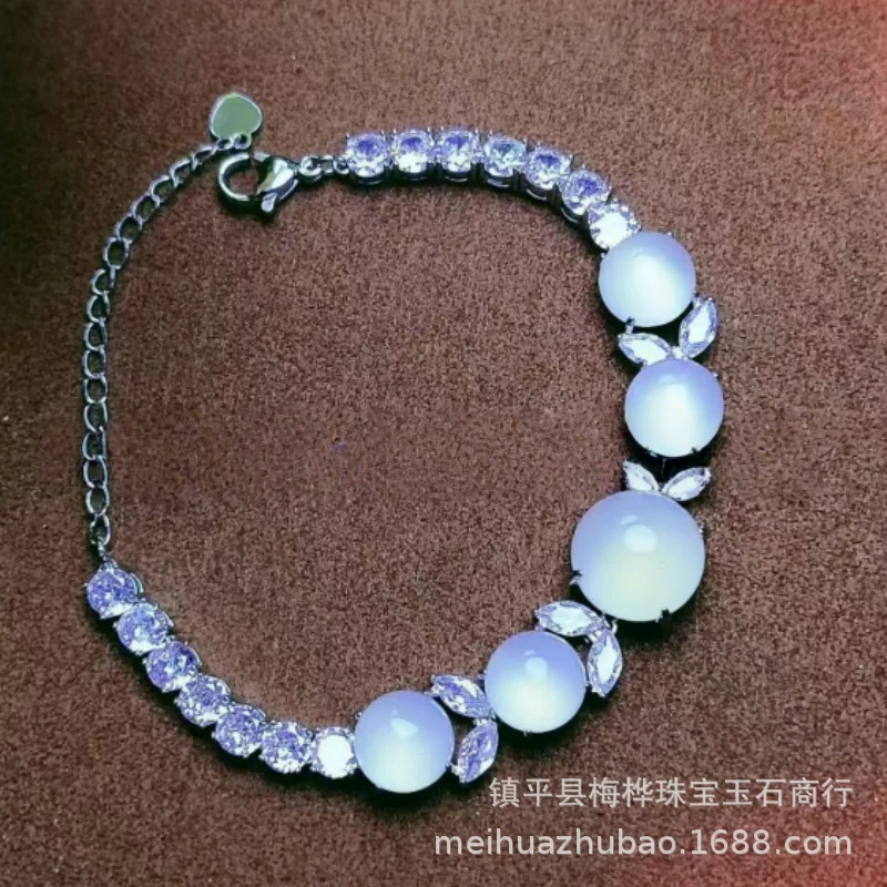 New High-Quality Chalcedony Inlaid With Diamonds, Women'S Fashion Versatile Bracelet
New High-Quality Chalcedony Inlaid With Diamonds, Women'S Fashion Versatile Bracelet