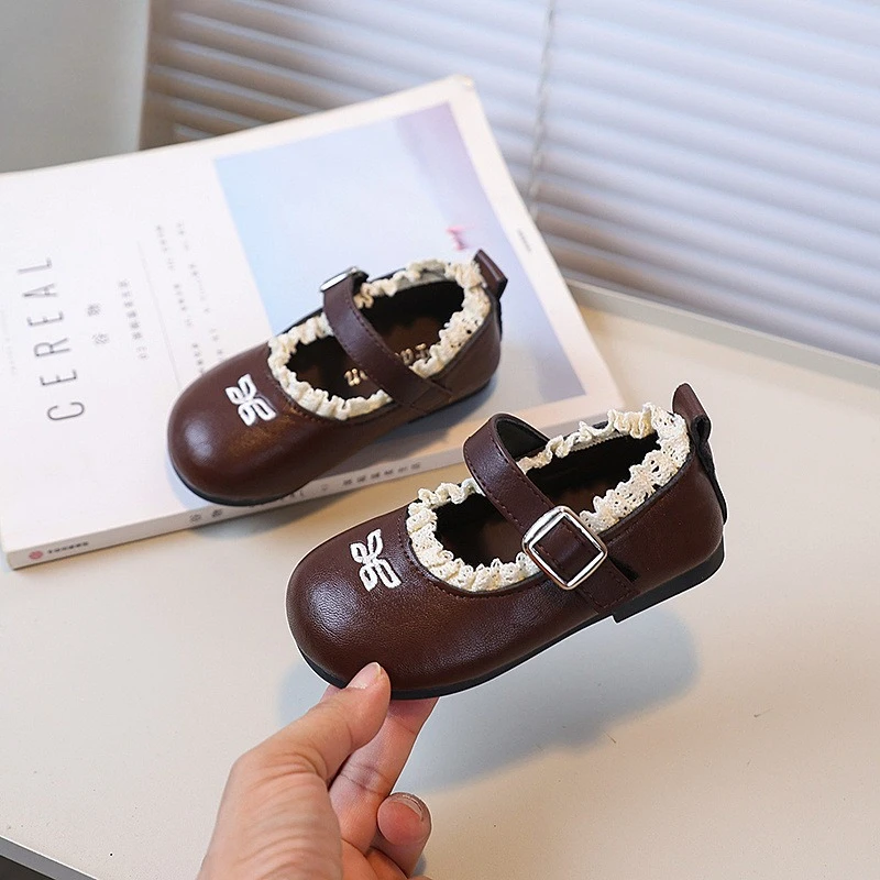 2025 New Little Girls Flat Shoes Autumn Fashion Kids Leather Shoes Princess Ruffled Edge Children Causal Catwalk Shoes Elegant
2025 New Little Girls Flat Shoes Autumn Fashion Kids Leather Shoes Princess Ruffled Edge Children Causal Catwalk Shoes Elegant