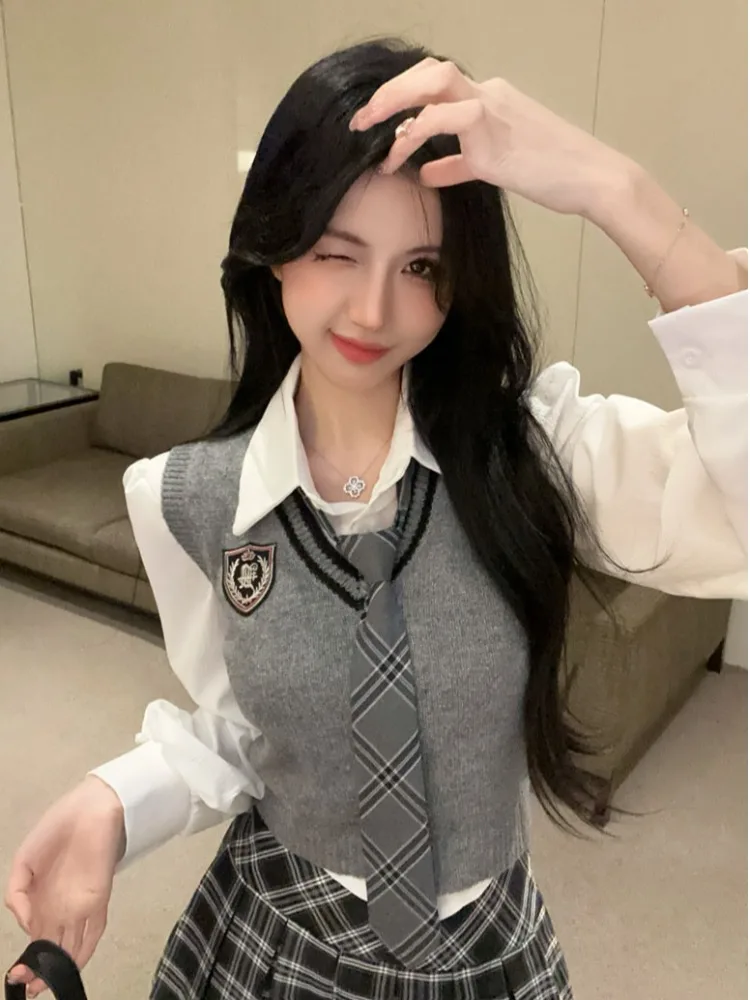 American Style Anti-Aging College Wind Set Women's Autumn Slim Long Sleeve Shirt Layered Knitted Vest Plaid Skirt
American Style Anti-Aging College Wind Set Women's Autumn Slim Long Sleeve Shirt Layered Knitted Vest Plaid Skirt