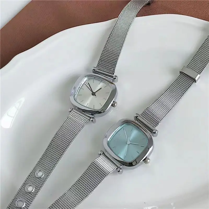Модные маленькие ретро-арт-часы, студенческие квадратные кварцевые наручные часы, темпераментные простые часы со стальным сетчатым ремнем, оптовая продажа
Модные маленькие ретро-арт-часы, студенческие квадратные кварцевые наручные часы, темпераментные простые часы со стальным сетчатым ремнем, оптовая продажа