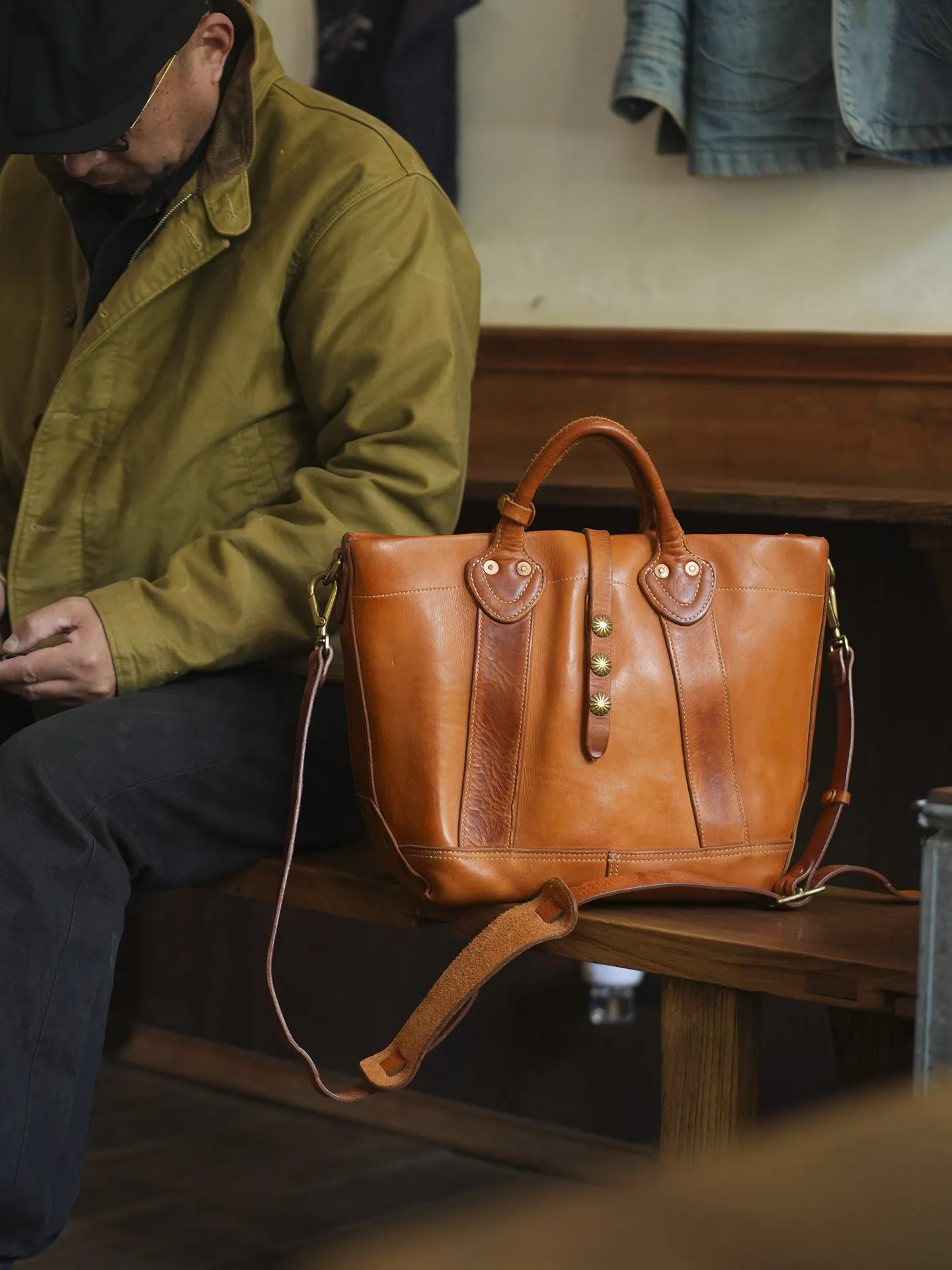 organizers designers handmade genuine leather men's large-capacity tote bag fashion luxury first layer cowhide women's handbag
organizers designers handmade genuine leather men's large-capacity tote bag fashion luxury first layer cowhide women's handbag
