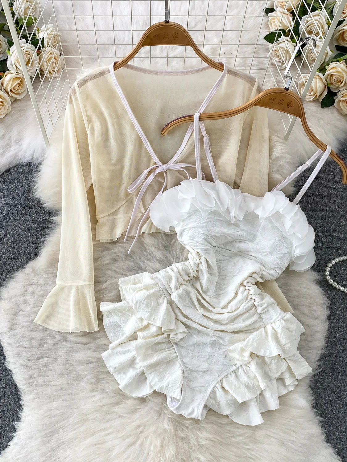 Elegant Lace Sleeve Coat Sexy See-through Design Long Sleeve V-neck Slimming Short Dress Two-piece Set Korean Style Commute
Elegant Lace Sleeve Coat Sexy See-through Design Long Sleeve V-neck Slimming Short Dress Two-piece Set Korean Style Commute