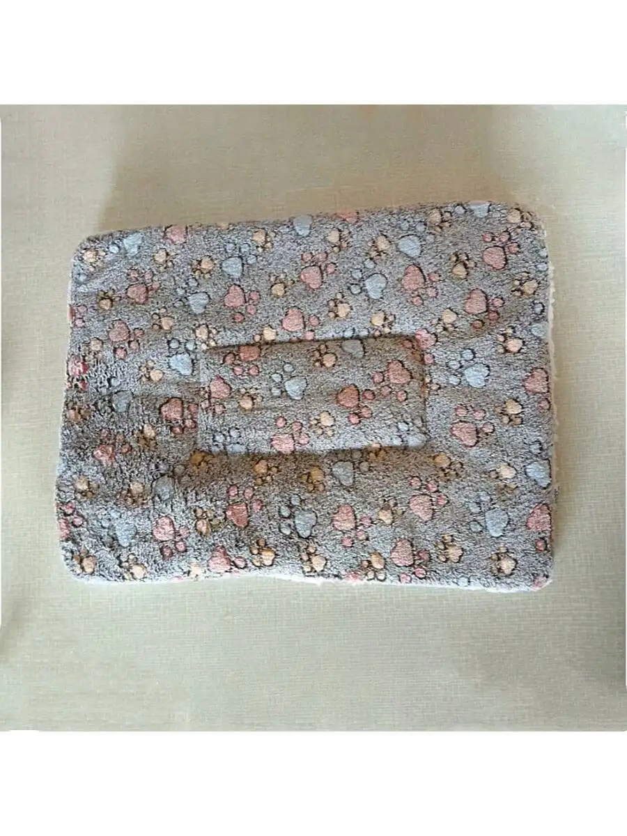 1pc Thick Warm Pet Mat, Soft Cushion Blanket For Cats & Dogs, Suitable For Autumn/Winter
1pc Thick Warm Pet Mat, Soft Cushion Blanket For Cats & Dogs, Suitable For Autumn/Winter