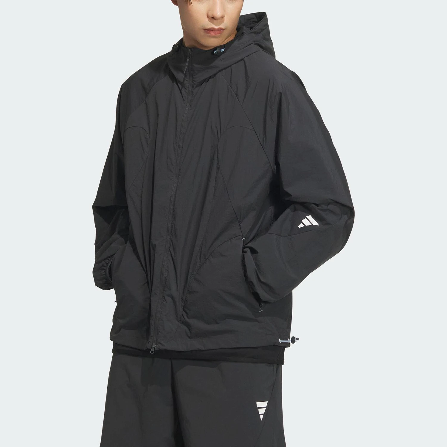 Оригинальная мужская легкая куртка Adidas с плиссировкой JZ8713
Оригинальная мужская легкая куртка Adidas с плиссировкой JZ8713