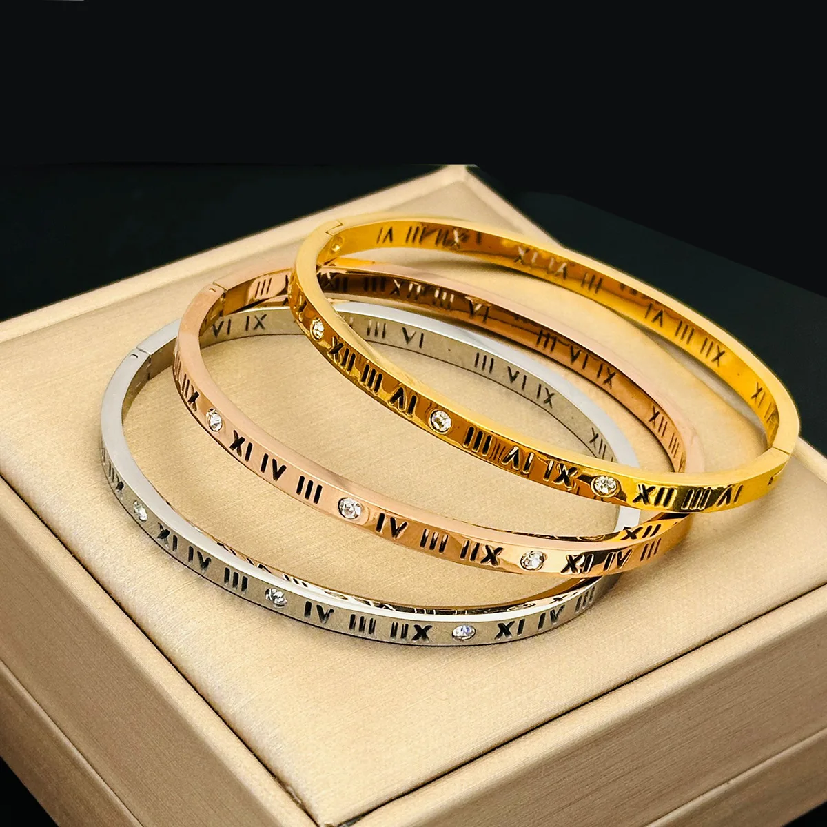 Korea New Fashion Individuality Roman Numeral Bracelets Stainless Steel Colourfast Bracelets for Women Simple Jewelry Paty Gift
Korea New Fashion Individuality Roman Numeral Bracelets Stainless Steel Colourfast Bracelets for Women Simple Jewelry Paty Gift