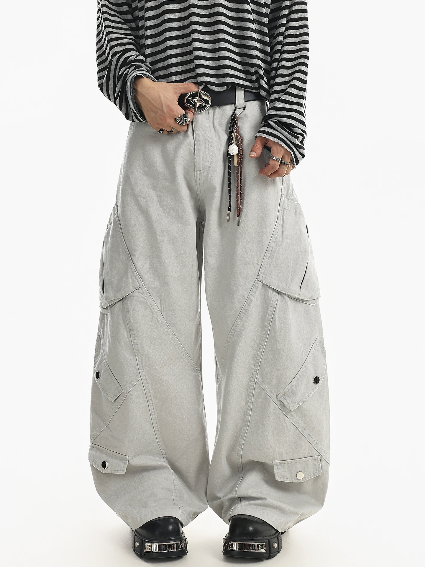 American Street Style Men's Loose Wide Leg Cargo Pants Multi Pockets Spring Fashion Sensation Casual Trousers for Men
American Street Style Men's Loose Wide Leg Cargo Pants Multi Pockets Spring Fashion Sensation Casual Trousers for Men