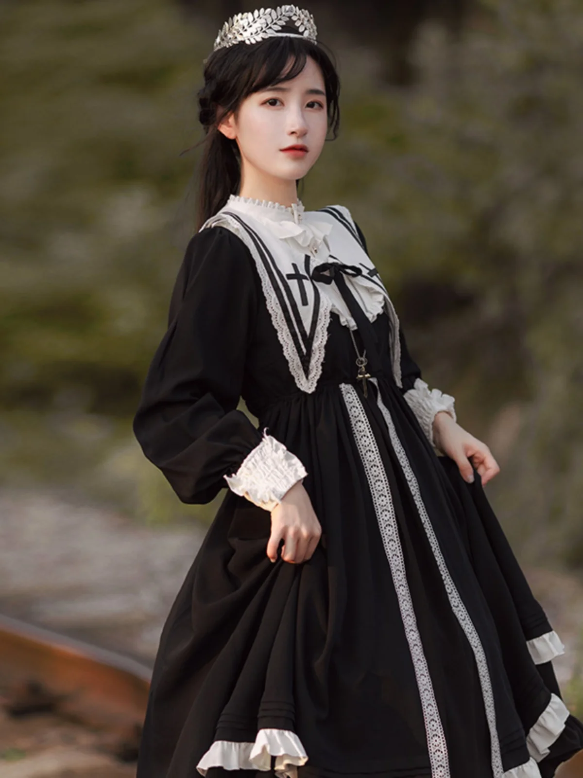 MAGOGO Vintage Black and White Nun Lolita Dark Gothic Dress Women Halloween Costume Cosplay Long Sleeved Big Hem Nun Dresses
MAGOGO Vintage Black and White Nun Lolita Dark Gothic Dress Women Halloween Costume Cosplay Long Sleeved Big Hem Nun Dresses