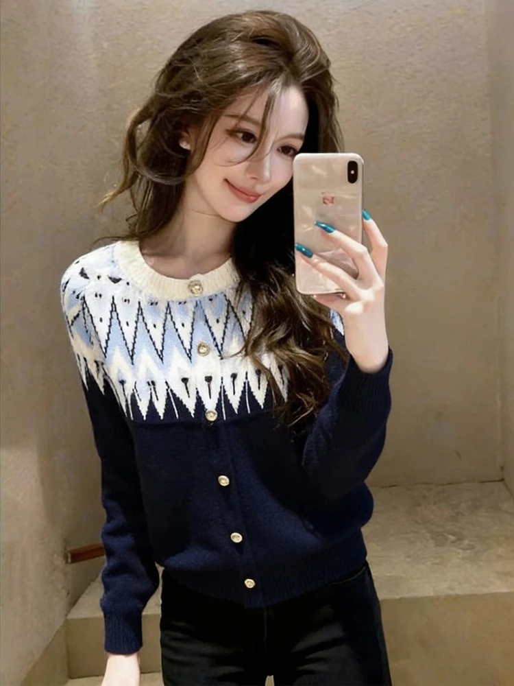 V-Ne Knitted Sweater Women's Loose Fit Long Sve Autumn Winter Faion Casual Sle Color Blo Thiened Slimming Top
V-Ne Knitted Sweater Women's Loose Fit Long Sve Autumn Winter Faion Casual Sle Color Blo Thiened Slimming Top