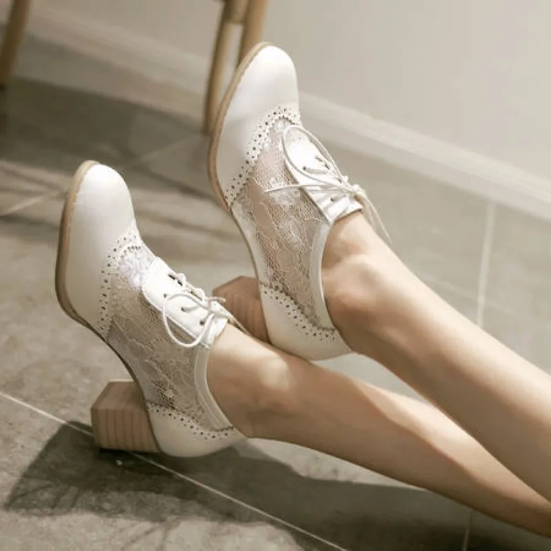 2025 New Women Lace Mesh Breathable Pumps Shallow Brogue Shoes Ladies Vintage Oxford Shoes Lace-Up Chunky High Heels Female34-43
2025 New Women Lace Mesh Breathable Pumps Shallow Brogue Shoes Ladies Vintage Oxford Shoes Lace-Up Chunky High Heels Female34-43