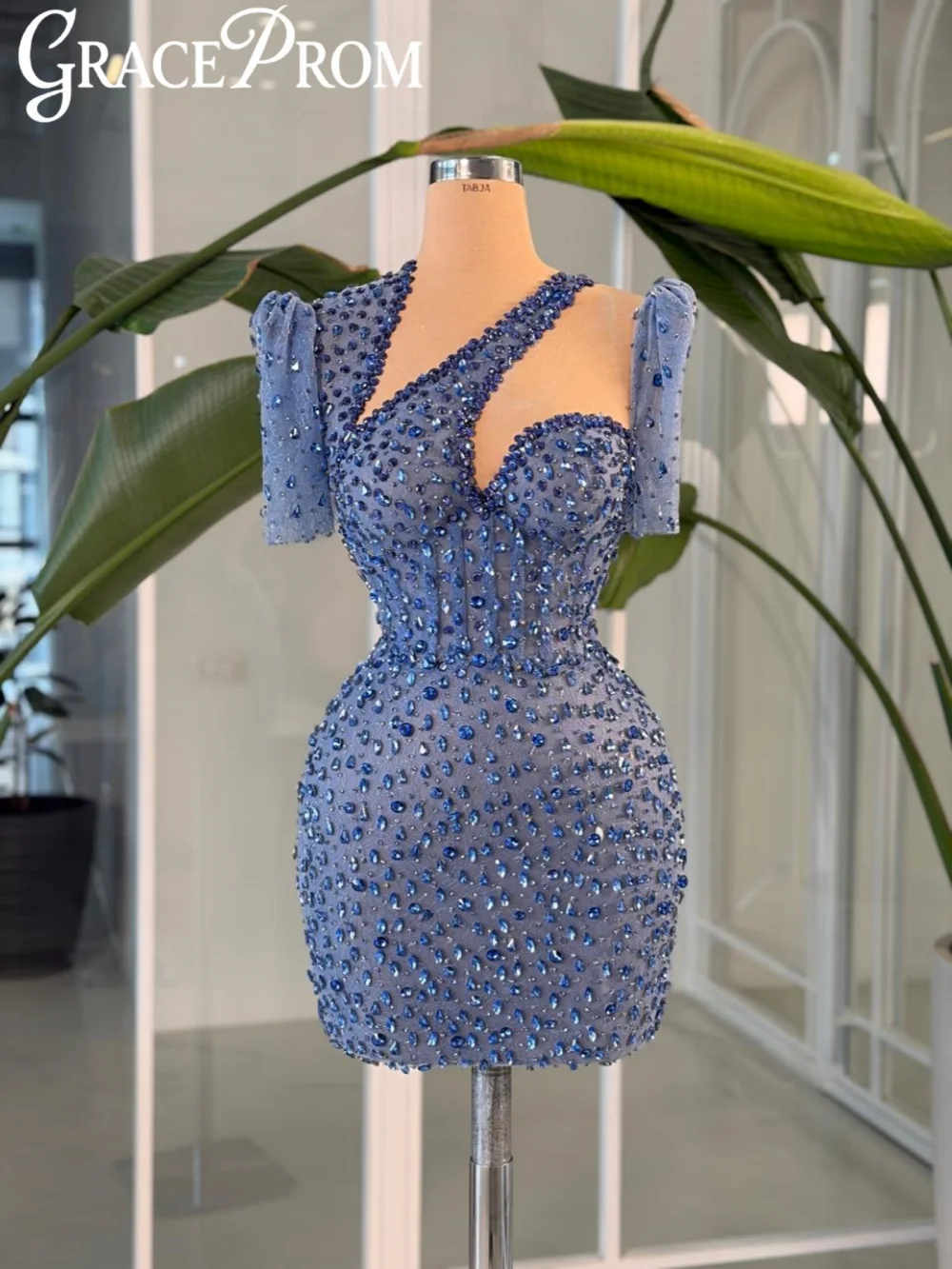 Mini Blue Sparkling Crystal Evening Dress Opulent Short Sleeve Illusion Cocktail Gown Customized Homecoming Dresss For Party
Mini Blue Sparkling Crystal Evening Dress Opulent Short Sleeve Illusion Cocktail Gown Customized Homecoming Dresss For Party