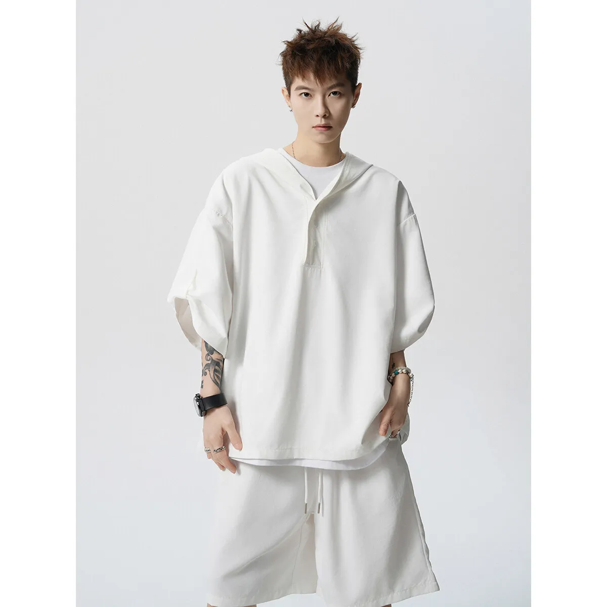 2026 Summer New Short Sleeved Oversized T-shirt for Men Korean Fashion Thin Casual Loose Hooded T-shirt and Shorts 2-piece Set
2026 Summer New Short Sleeved Oversized T-shirt for Men Korean Fashion Thin Casual Loose Hooded T-shirt and Shorts 2-piece Set