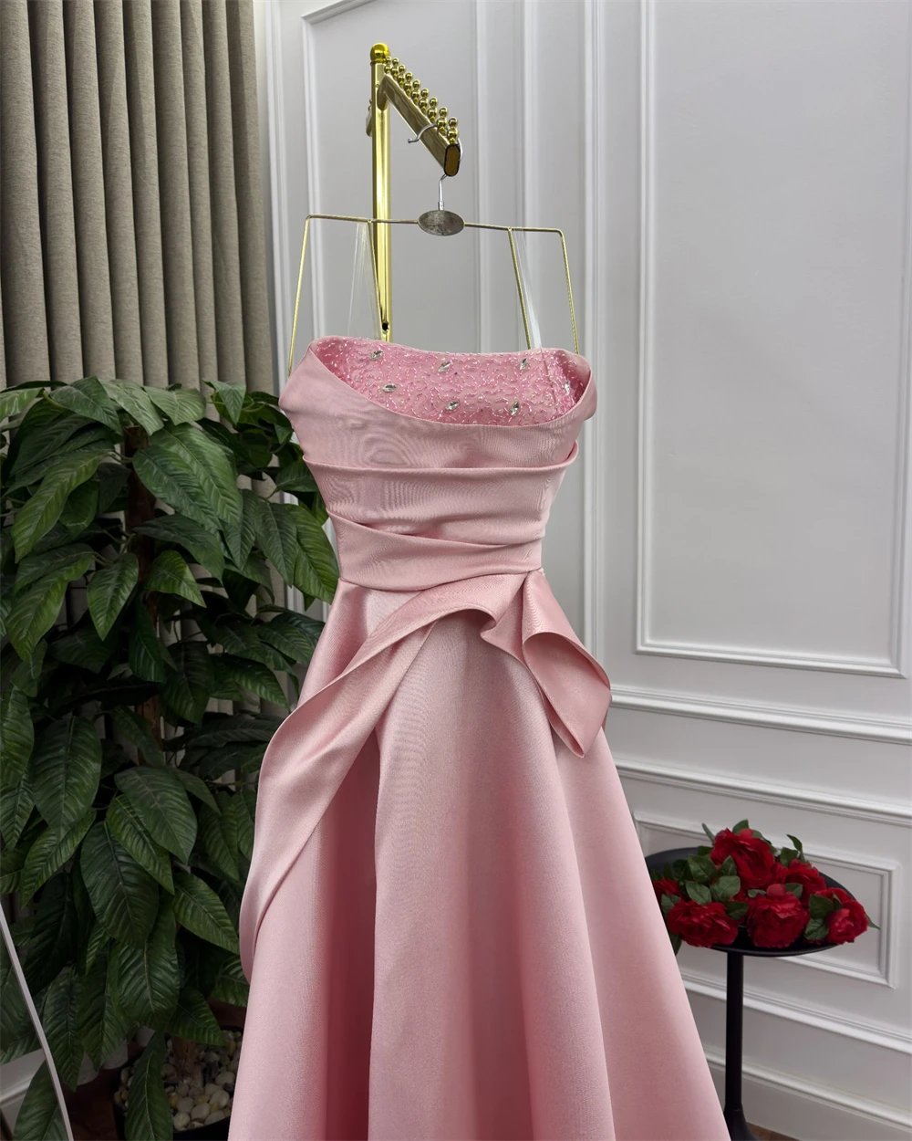 Customized Evening Dress Classic Satin Strapless Spaghetti Straps Sleeveless Prom Gowns Elegant A-Line Crystal Party Dresses
Customized Evening Dress Classic Satin Strapless Spaghetti Straps Sleeveless Prom Gowns Elegant A-Line Crystal Party Dresses