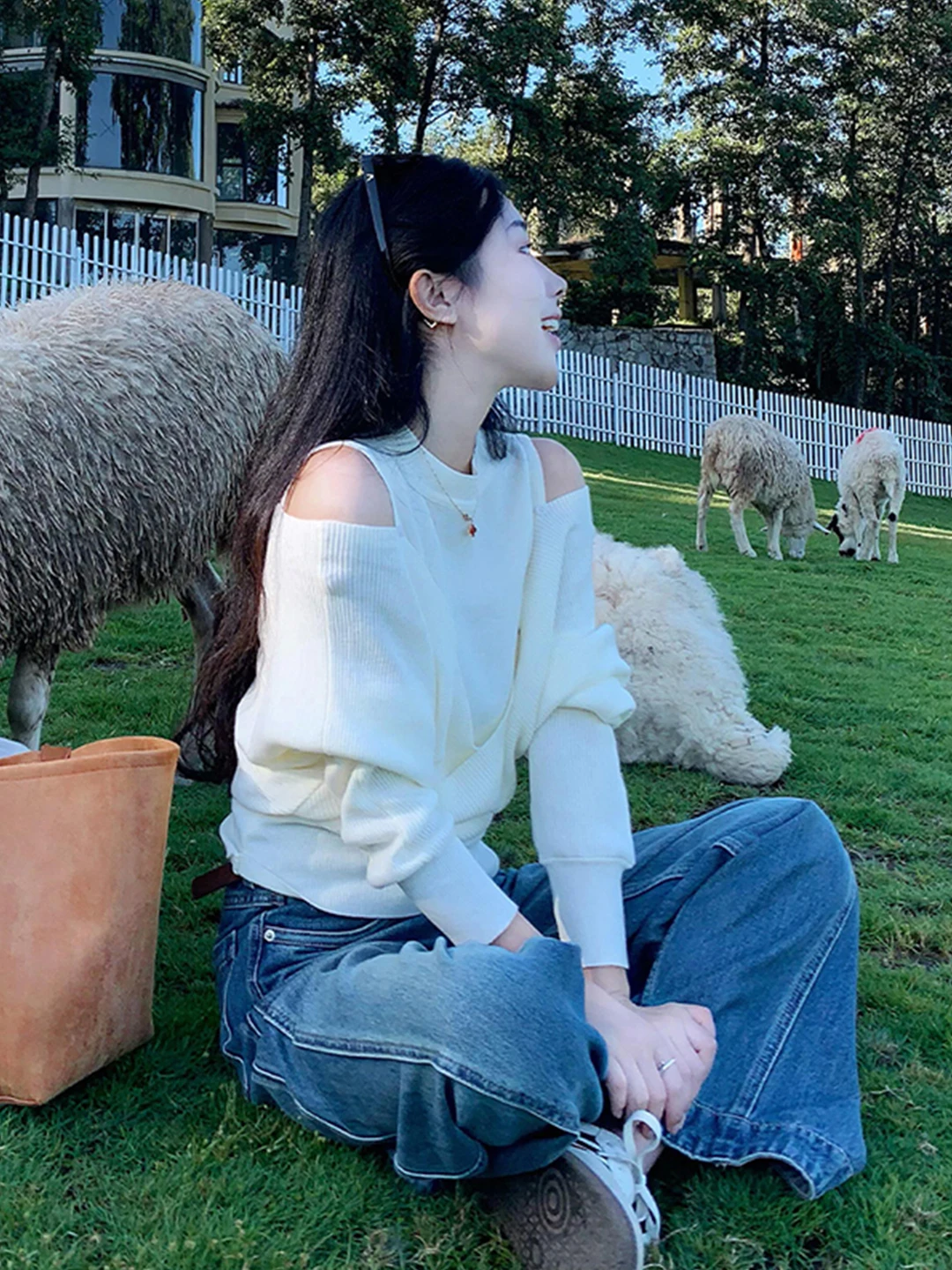 White Long Sleeve Knitted Crop Top Women's Autumn Winter Inner Wear Shoulder Bared Casual Slim Fit Soft Medium Thickness
White Long Sleeve Knitted Crop Top Women's Autumn Winter Inner Wear Shoulder Bared Casual Slim Fit Soft Medium Thickness