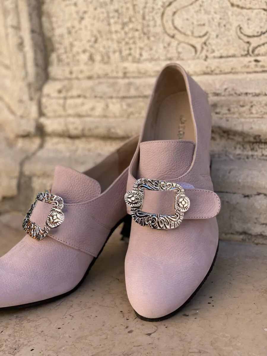 Women's Vintage Handmade Baroque Shoes Metallic Silver Square Buckle Decor Square Toe Chunky Middel Heel Halloween Dress Pumps
Women's Vintage Handmade Baroque Shoes Metallic Silver Square Buckle Decor Square Toe Chunky Middel Heel Halloween Dress Pumps