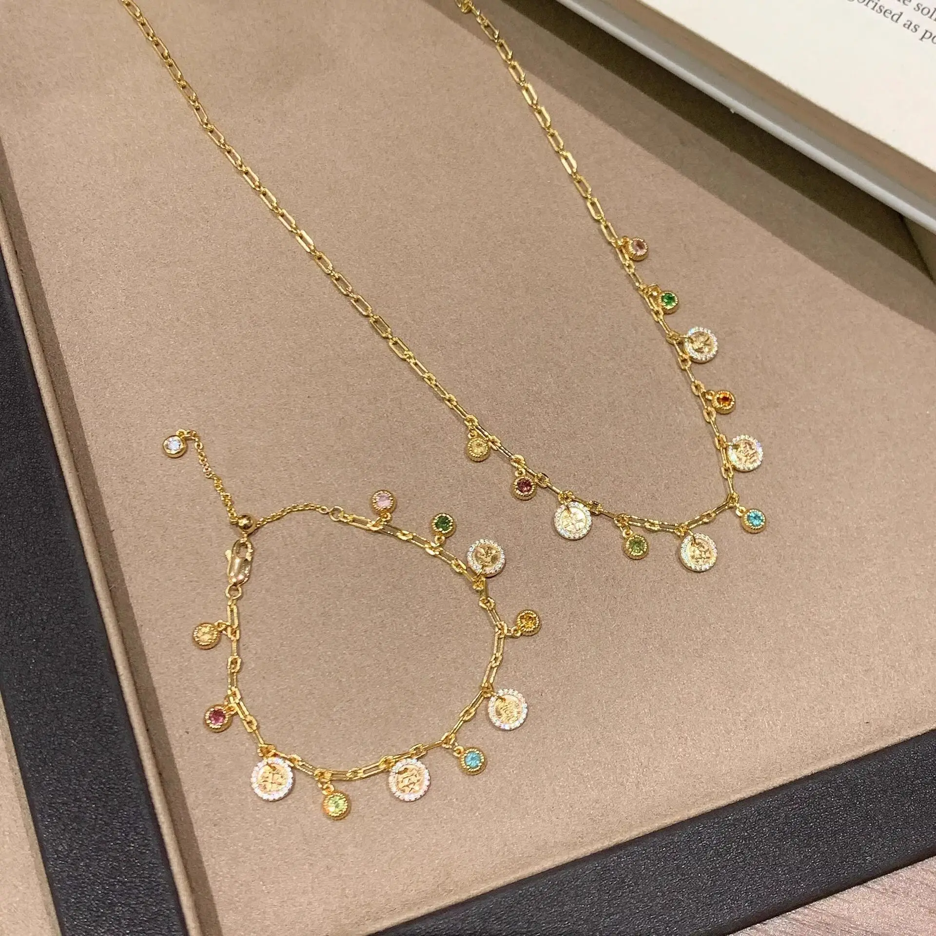 Dopamine colored zircon gold bracelet light luxury high-end niche bracelet
Dopamine colored zircon gold bracelet light luxury high-end niche bracelet