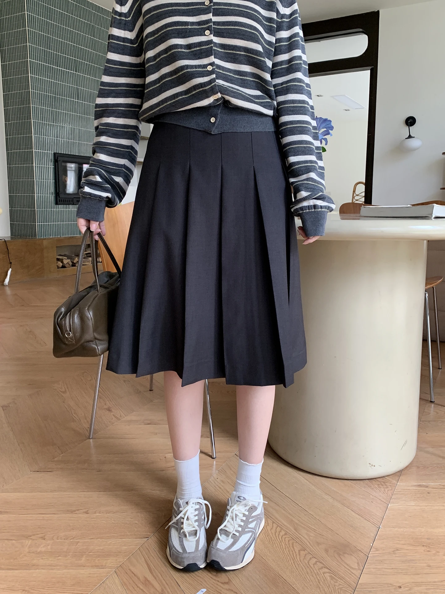Xuanxuan High Waist A-Line Midi Skirt Women's Pleated Slimming Versatile College Style Dark Blue Spring Fashion Ladies Skirts
Xuanxuan High Waist A-Line Midi Skirt Women's Pleated Slimming Versatile College Style Dark Blue Spring Fashion Ladies Skirts