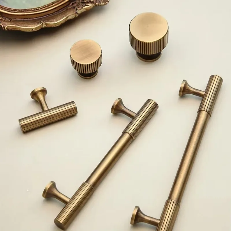 Nordic Bronze Stripe Vintage Furniture Drawer Handle Luxury Kitchen Cabinet and Storage Handles Dresser Bookcase Closet Knobs
Nordic Bronze Stripe Vintage Furniture Drawer Handle Luxury Kitchen Cabinet and Storage Handles Dresser Bookcase Closet Knobs