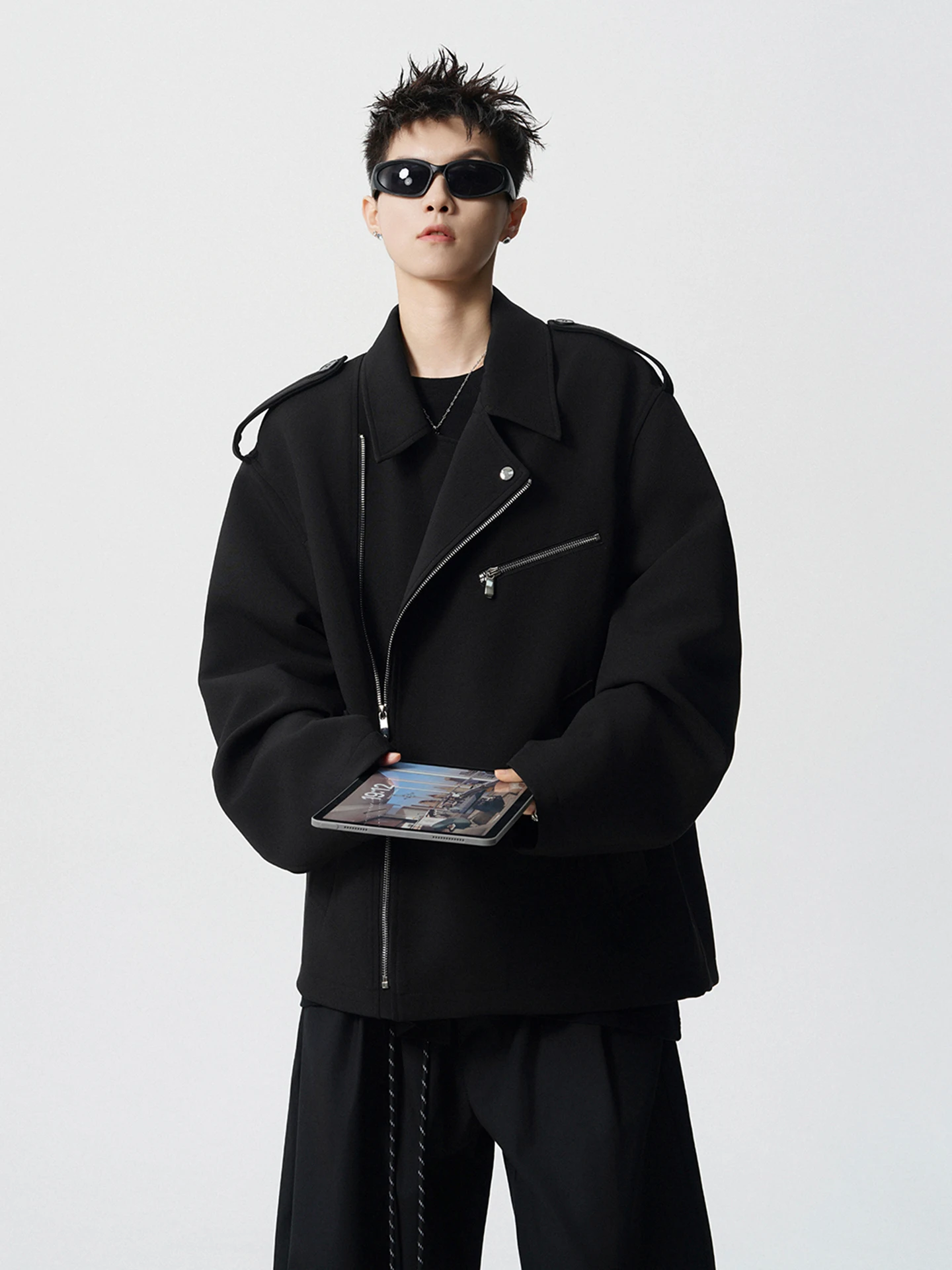 Мужская ветровка Ele с диагональной молнией, роскошная мотоциклетная куртка для осени и зимы
Мужская ветровка Ele с диагональной молнией, роскошная мотоциклетная куртка для осени и зимы