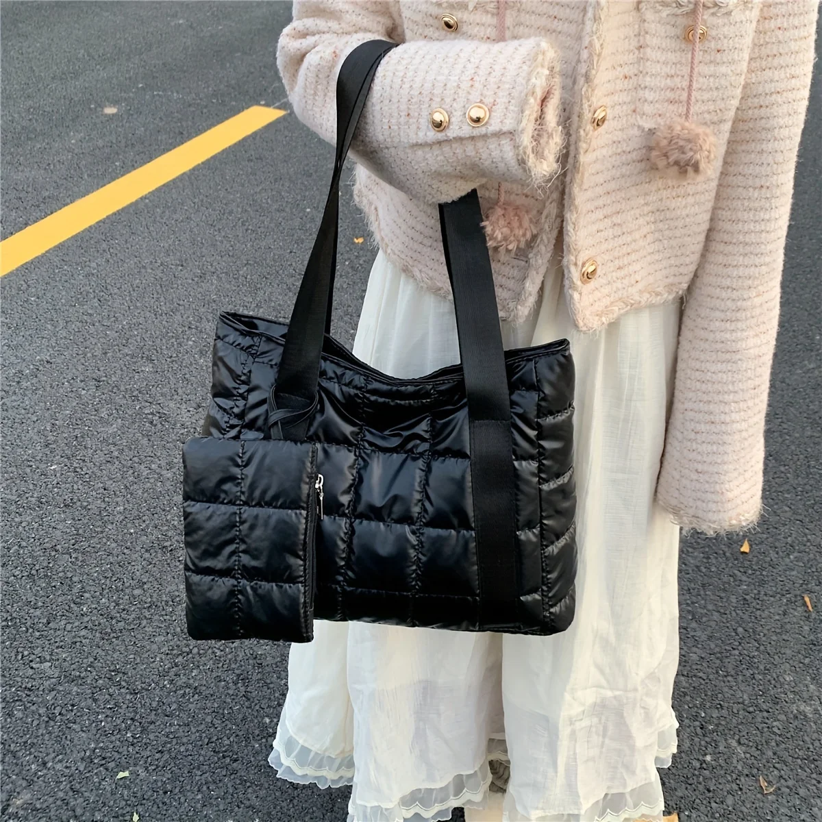 Solid Color Quilted Plaid Pattern Tote Bag, Classic Versatile Padded Shoulder Bag With Hanging Purse
Solid Color Quilted Plaid Pattern Tote Bag, Classic Versatile Padded Shoulder Bag With Hanging Purse