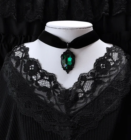 Gothic Vampire Cameo Pendant Choker Velvet Necklace for Women Fashion Pagan Witchcraft Jewelry Girls Gifts Creative Punk Cho
Gothic Vampire Cameo Pendant Choker Velvet Necklace for Women Fashion Pagan Witchcraft Jewelry Girls Gifts Creative Punk Cho