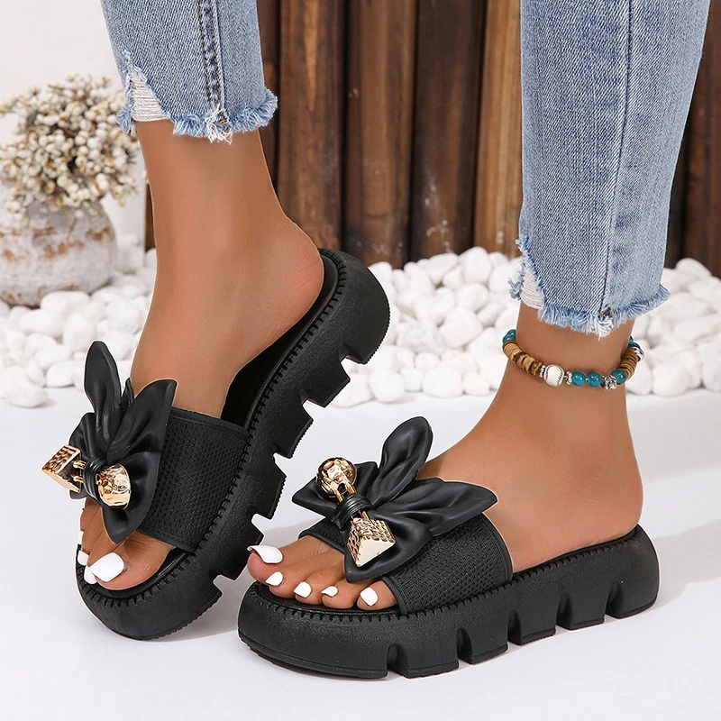**Summer Casual Fashion Flat Bottom Casual and Comfortable Open Toe Metal Decorated Non-Slip Wear-Resistant Women's Slippers
**Summer Casual Fashion Flat Bottom Casual and Comfortable Open Toe Metal Decorated Non-Slip Wear-Resistant Women's Slippers