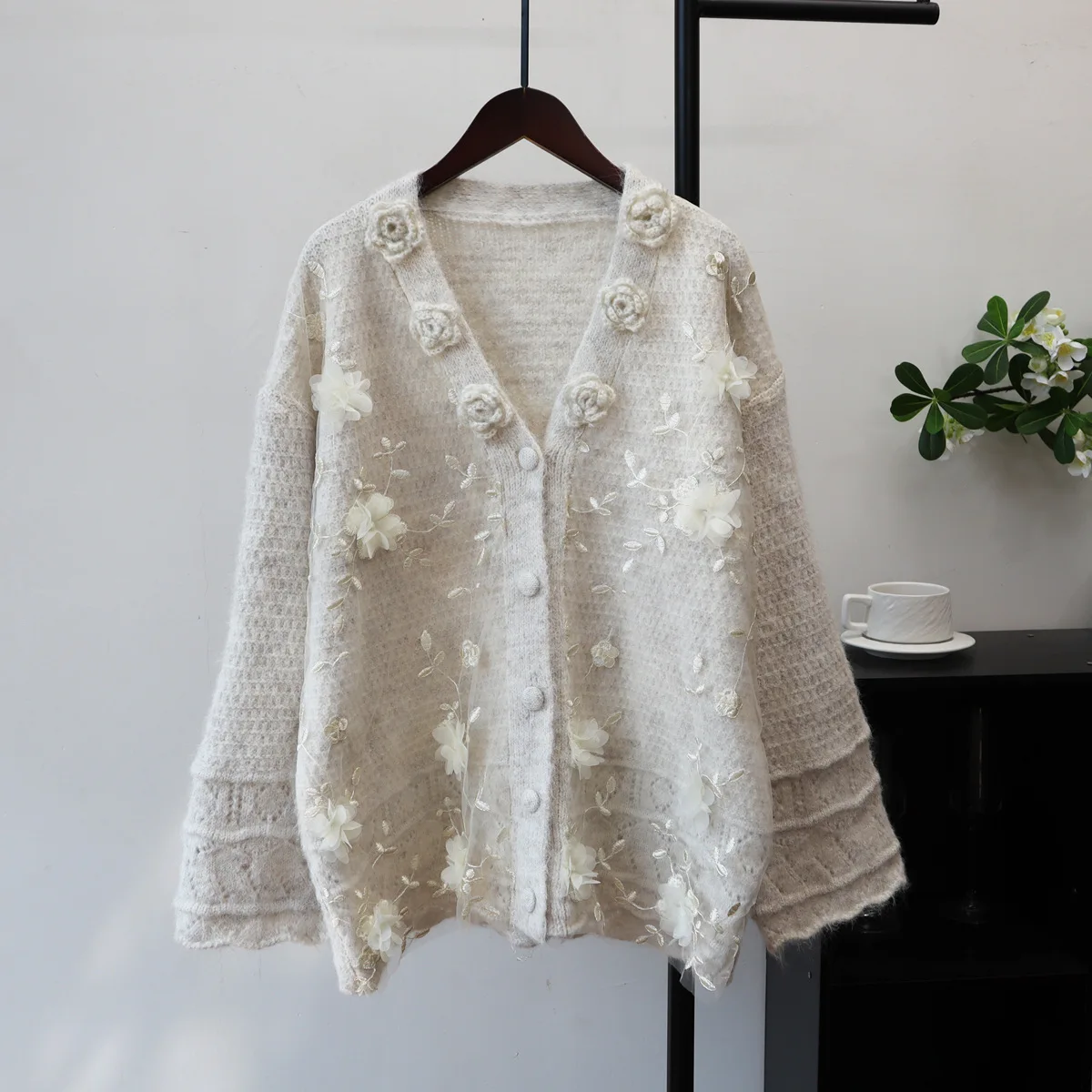 Вязаный кардиган, свитера, женские однотонные джемперы с 3D цветочным кружевом и пуговицами, v-образным вырезом, длинными рукавами, свободный крой, осень-зима 2023 г.
Вязаный кардиган, свитера, женские однотонные джемперы с 3D цветочным кружевом и пуговицами, v-образным вырезом, длинными рукавами, свободный крой, осень-зима 2023 г.