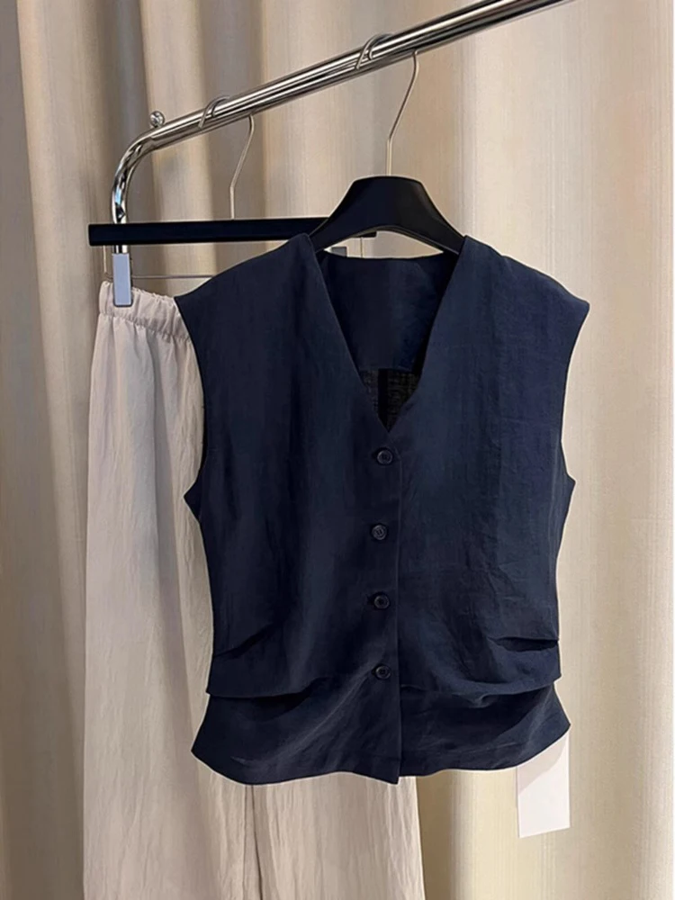 Design Sensation Slim Fit Blue Pleated V-Neck Sleeveless Women's Vest Summer Trendy Top Women's Fashion Casual Wear
Design Sensation Slim Fit Blue Pleated V-Neck Sleeveless Women's Vest Summer Trendy Top Women's Fashion Casual Wear