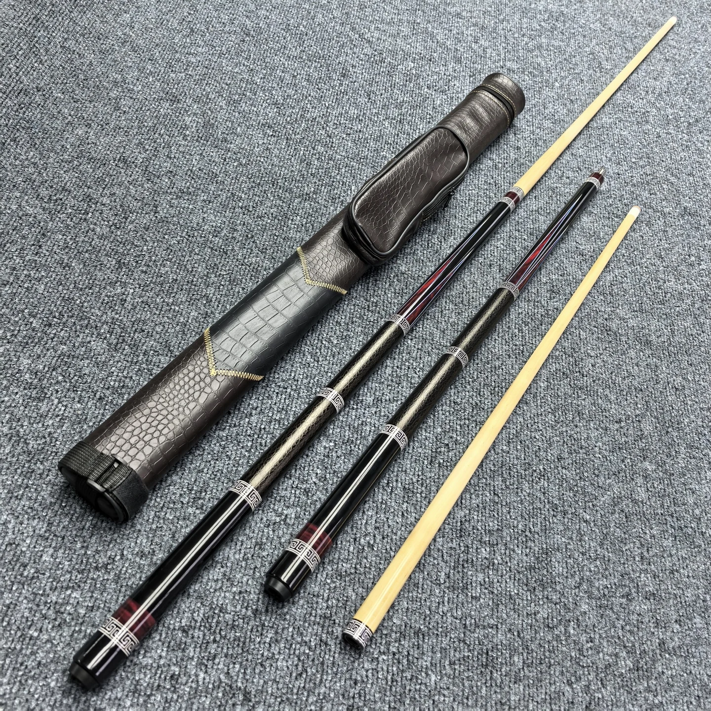 High quality handmade maple pool cue - length 148 cm/58 inches, weight 20 ounces, tip 13 millimeters
High quality handmade maple pool cue - length 148 cm/58 inches, weight 20 ounces, tip 13 millimeters