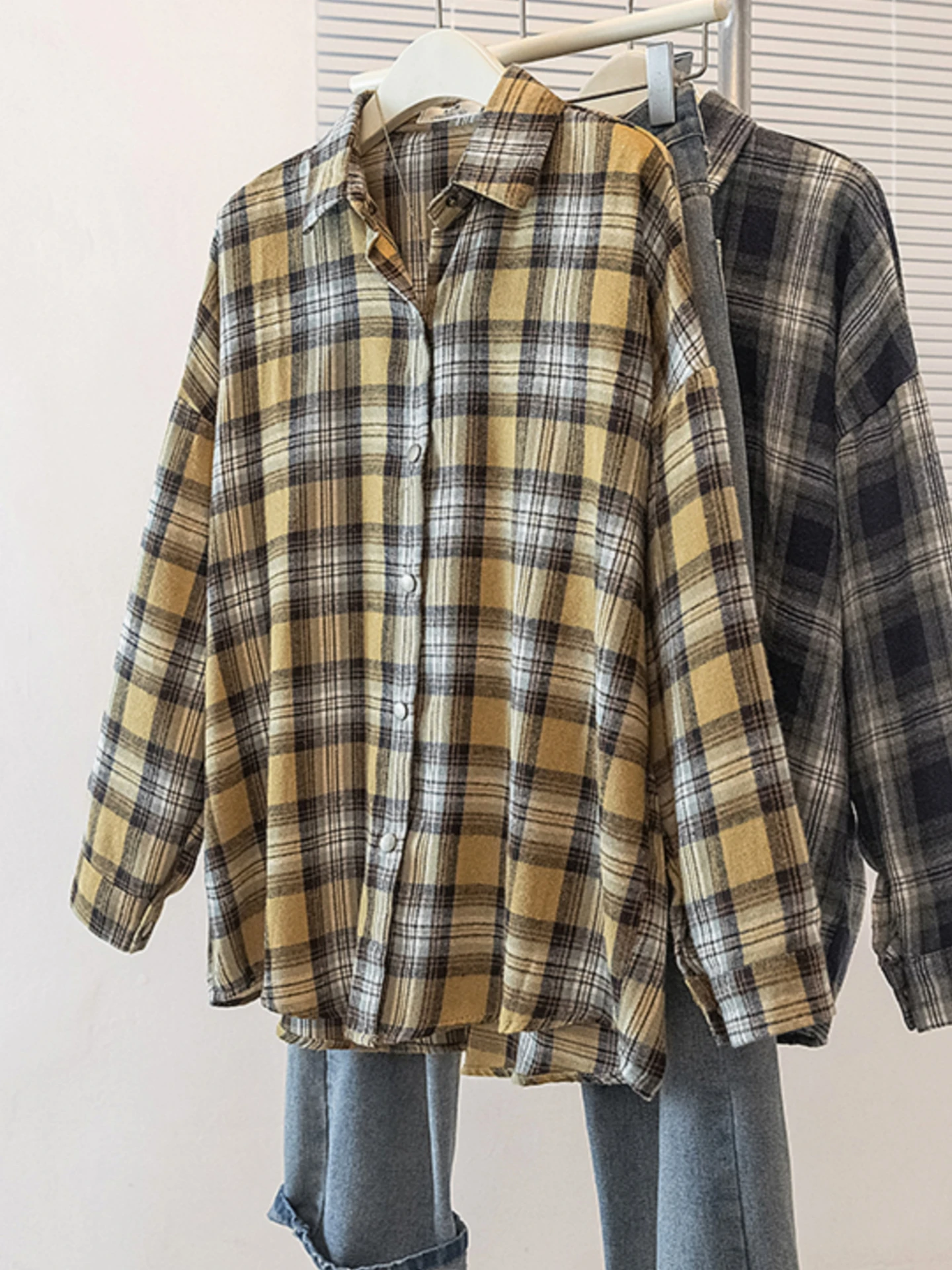 Retro Hong Kong Style Plaid Long Sleeve Shirt Jacket Women's Spring Autumn plus Size Loose Design Sense Top Belly Concealing
Retro Hong Kong Style Plaid Long Sleeve Shirt Jacket Women's Spring Autumn plus Size Loose Design Sense Top Belly Concealing