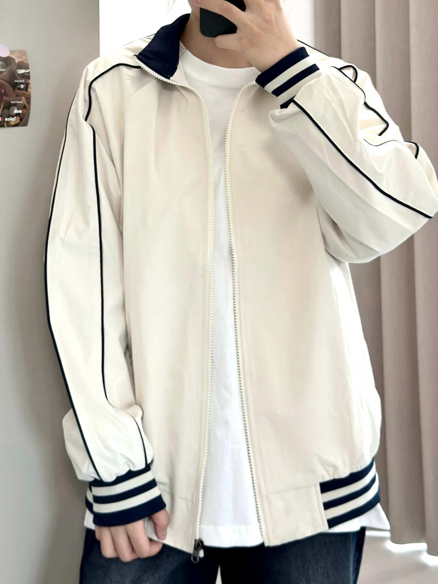 Khaki Striped Stand Collar ort Sport Jaet for Men Cleanfit Sle Baseball Vest Autumn College Windbreaker Casual Coat
Khaki Striped Stand Collar ort Sport Jaet for Men Cleanfit Sle Baseball Vest Autumn College Windbreaker Casual Coat