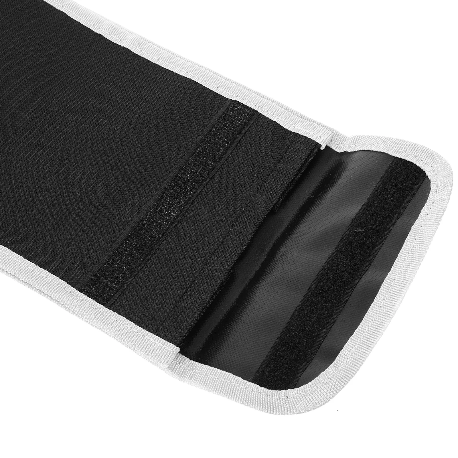 Single Shoulder Portable Sword Bag Cloth Fencing Pouch Multi-Function Large Capacity Storage for Fencing Equipment Transport
Single Shoulder Portable Sword Bag Cloth Fencing Pouch Multi-Function Large Capacity Storage for Fencing Equipment Transport