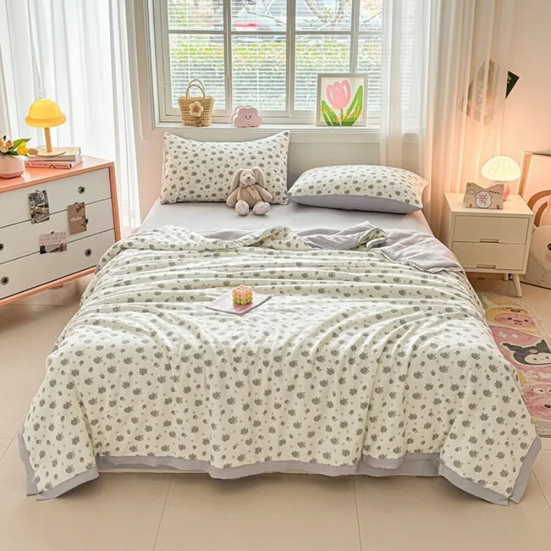 2025 new knitted printed aerobic knitted double yarn soybean summer quilt core summer washable quilt
2025 new knitted printed aerobic knitted double yarn soybean summer quilt core summer washable quilt