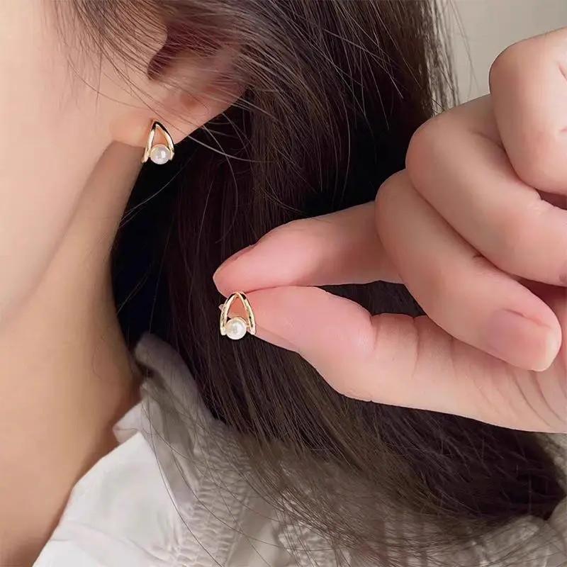 New Imitation Pearl Earrings Fashion Simple Small Gentle Earrings Women's Fresh Sweet All-match
New Imitation Pearl Earrings Fashion Simple Small Gentle Earrings Women's Fresh Sweet All-match