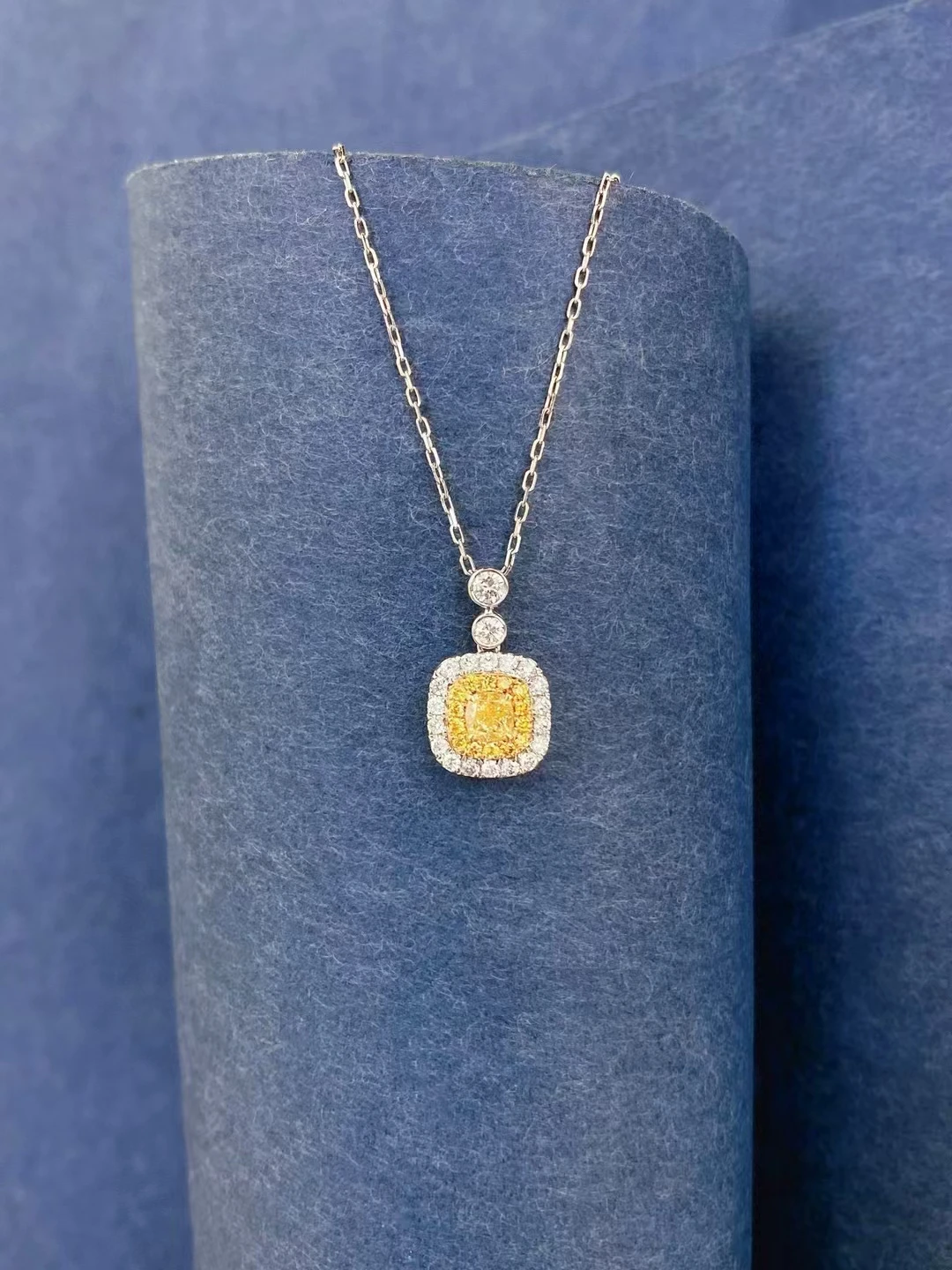 XCL ELEGANT FASHION YELLOW DIAMOND PANDANT NECKLACE FINE JEWELRY FOR DAILY WEAR PARTY WEEDING GIFT
XCL ELEGANT FASHION YELLOW DIAMOND PANDANT NECKLACE FINE JEWELRY FOR DAILY WEAR PARTY WEEDING GIFT