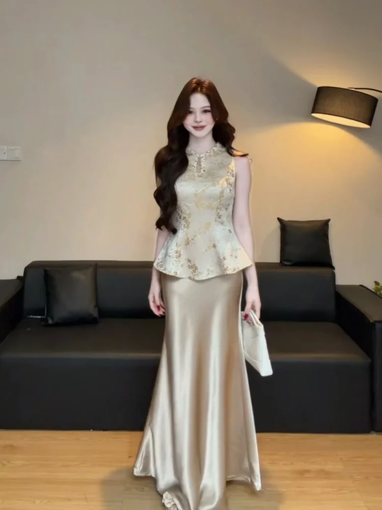 Elegant Chinese Style Slim Fit Sleeveless Top And A-Line Skirt Set Women's Fashion Spring Summer Outfit Casual Commute Wear
Elegant Chinese Style Slim Fit Sleeveless Top And A-Line Skirt Set Women's Fashion Spring Summer Outfit Casual Commute Wear