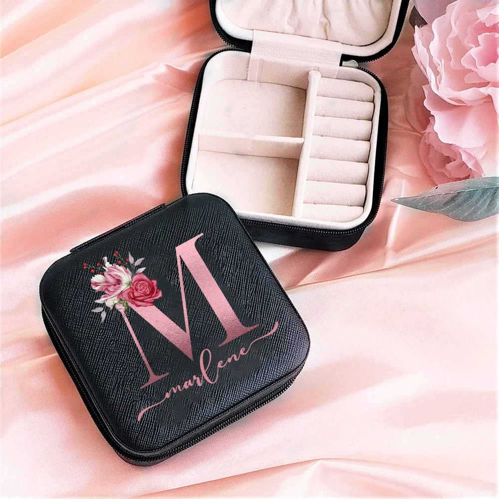 Personalized Letter with Name Jewelry Storage Box Travel Jewelry Case Earrings Ring Display Boxes Wedding Birthday Gifts for Her
Personalized Letter with Name Jewelry Storage Box Travel Jewelry Case Earrings Ring Display Boxes Wedding Birthday Gifts for Her