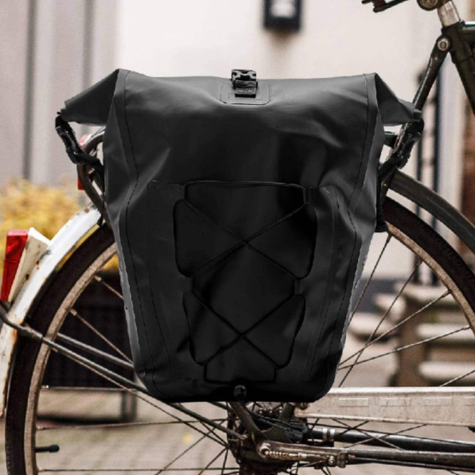 Single Pannier Bag PVC Cycle Pannier Bag Cycling Storage 25 L Side Mounting Straps
Single Pannier Bag PVC Cycle Pannier Bag Cycling Storage 25 L Side Mounting Straps