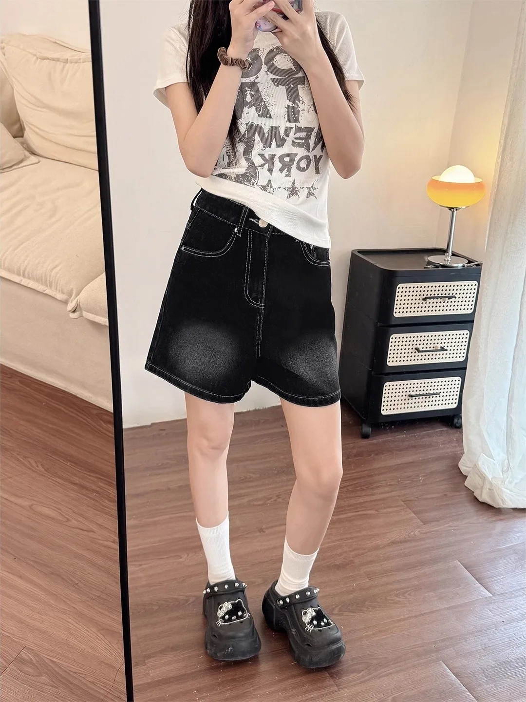 Женские летние тонкие джинсовые шорты больших размеров, утягивающие, А-силуэт, с широкими штанинами, повседневные, с высокой талией
Женские летние тонкие джинсовые шорты больших размеров, утягивающие, А-силуэт, с широкими штанинами, повседневные, с высокой талией