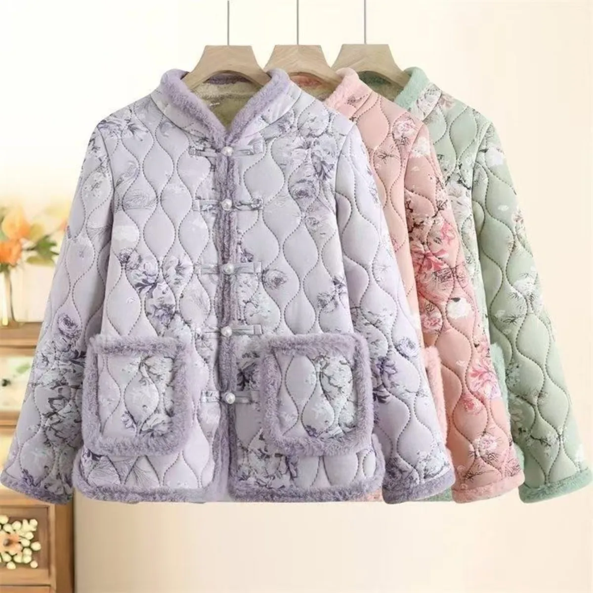 Extra Warm Plush Lined Dongbei Floral Winter Coat | New Fashion for Middle Aged Women Chinese Traditional Jacket Print
Extra Warm Plush Lined Dongbei Floral Winter Coat | New Fashion for Middle Aged Women Chinese Traditional Jacket Print